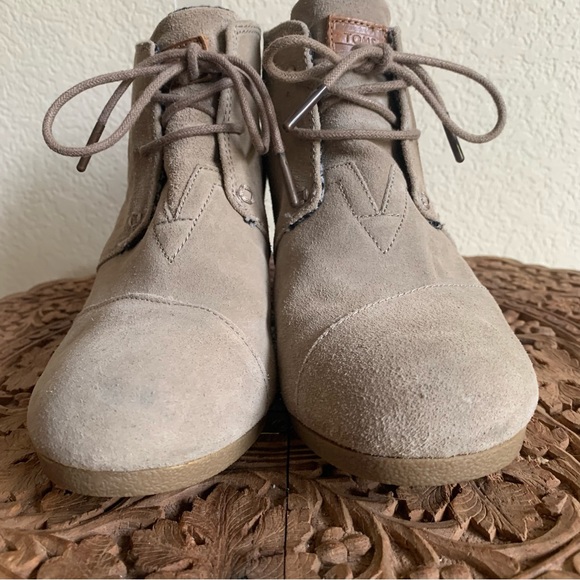 TOMS Women's Size 9 Desert Sand Beige Tan Lace Up Wedge Boots Ankle Booties - Picture 4 of 9